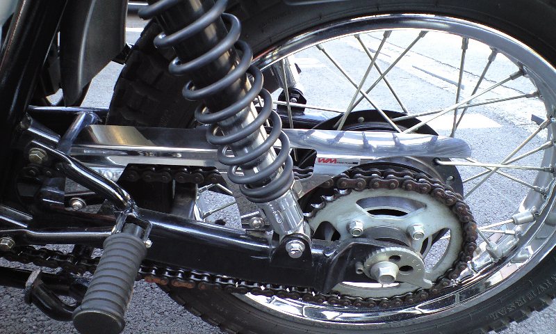 250TR チェーンガード交換